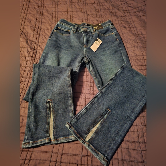 Express Skyscraper Mid Rise - Picture 2 of 4